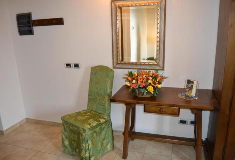 스탠다드 트리플 룸, Lusi