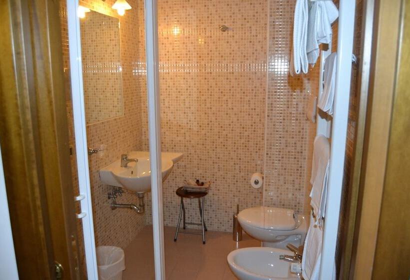 스탠다드 룸, Lusi