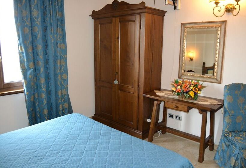 스탠다드 룸, Lusi