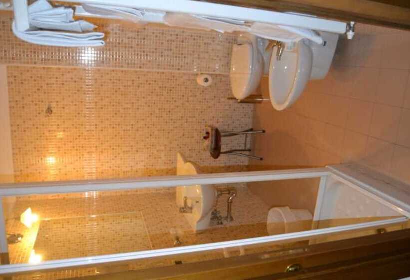 스탠다드 트리플 룸, Lusi