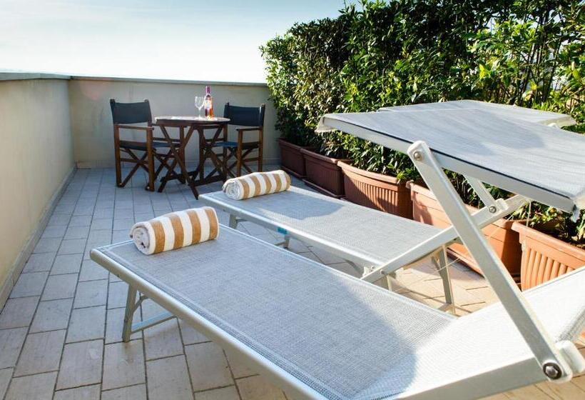 غرفة ديلوكس مطلّة علي البحر مزوَّدة بشُرفة, Mona Lisa