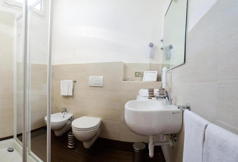 جناح عائلي, Mona Lisa