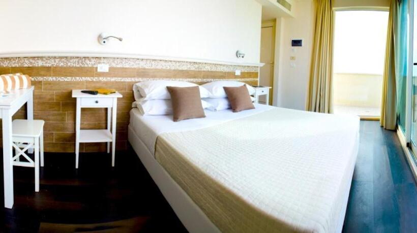 جناح عائلي, Mona Lisa