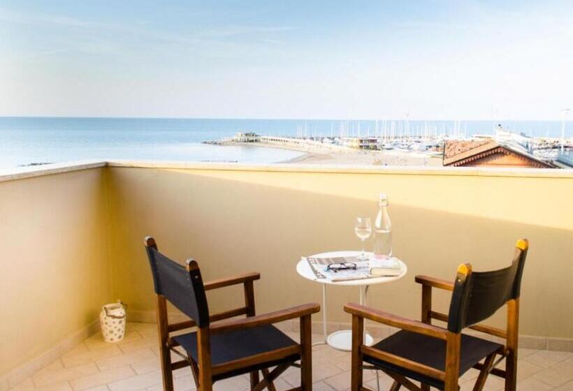 جناح عائلي, Mona Lisa