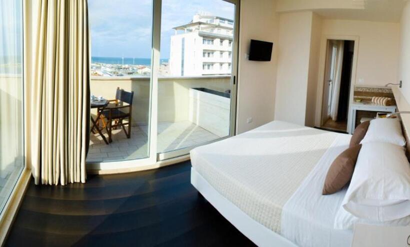 جناح عائلي, Mona Lisa