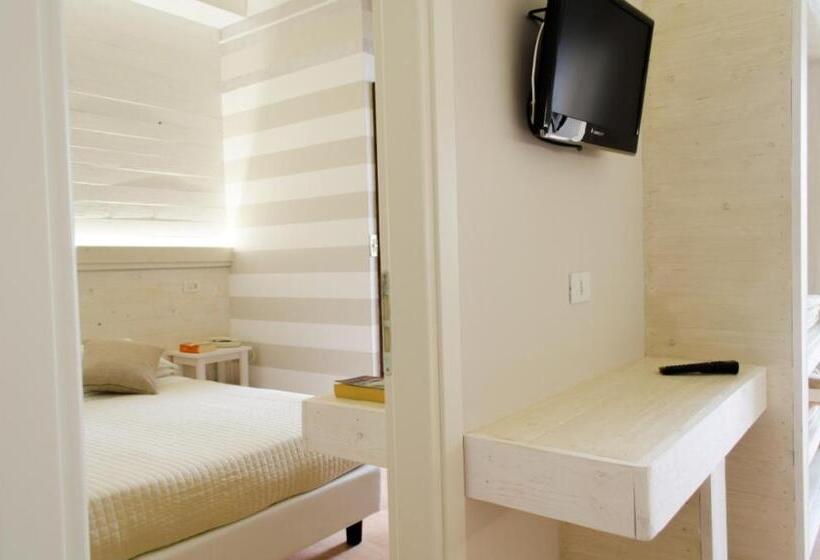 غرفة عائلية, Mona Lisa