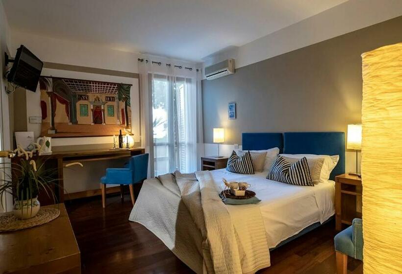 スタンダードインサイドビュールーム, Pocho