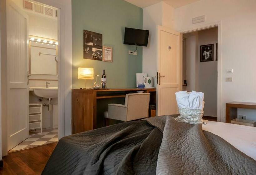 スタンダードインサイドビュールーム, Pocho