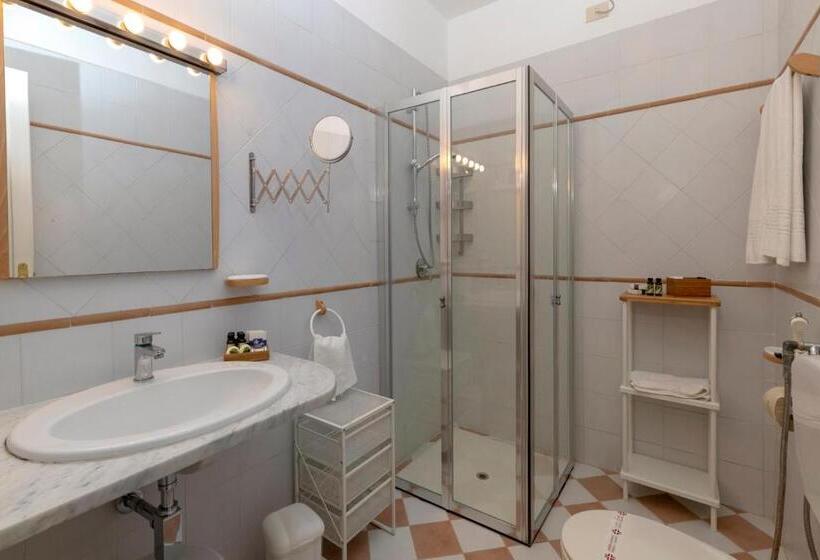 スタンダードルーム, Pocho