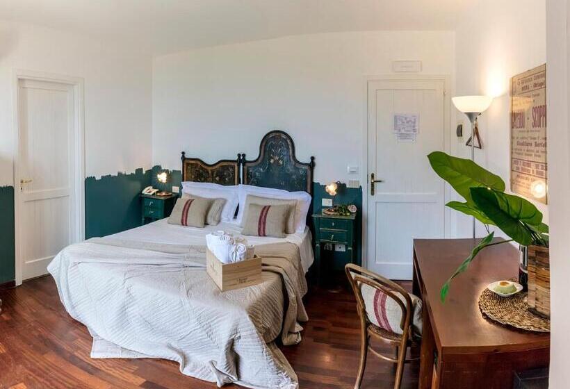 オーシャンビュースタンダードルームバルコニー付き, Pocho