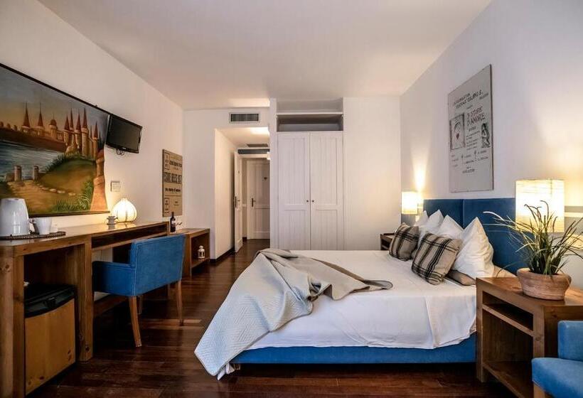 ファミリールーム, Pocho