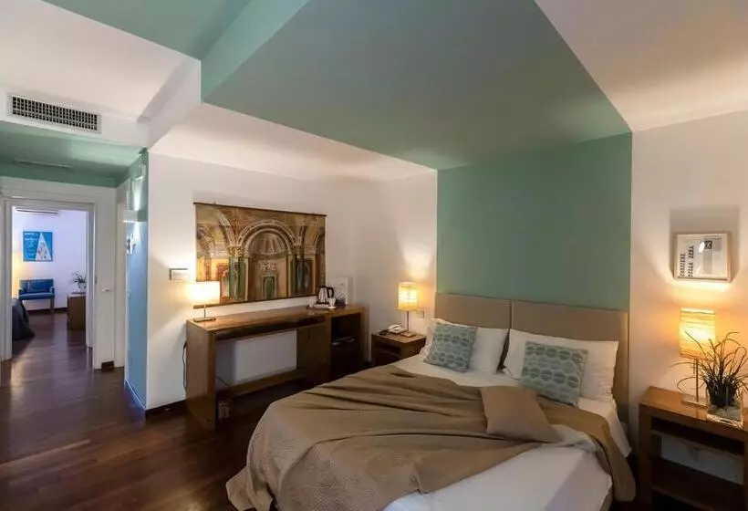 Family Room, Pocho