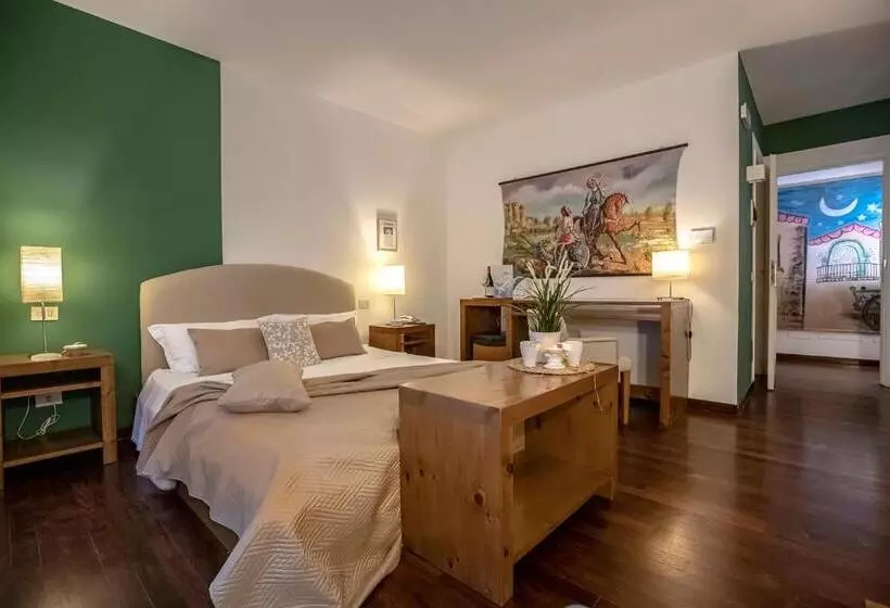 Family Room, Pocho