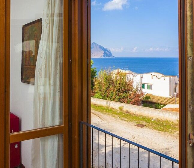 オーシャンビュースタンダードルーム, Pocho