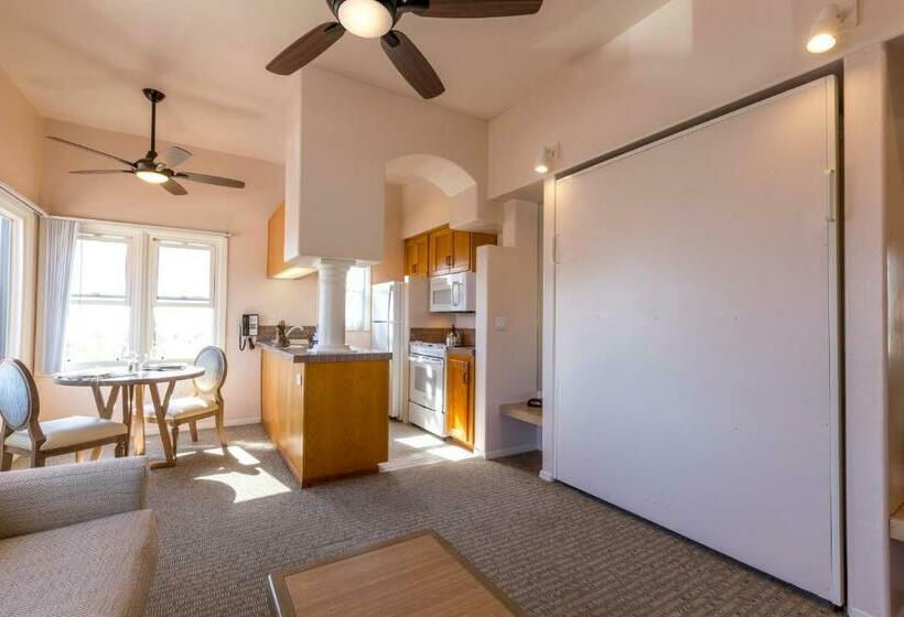 إستوديو قياسى, Wave Crest Resort