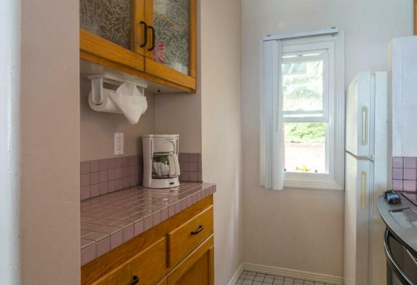 إستوديو قياسى, Wave Crest Resort