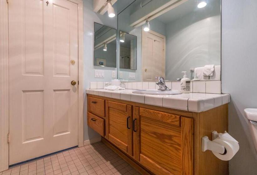 جناح غرفتين نوم, Wave Crest Resort