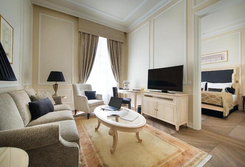 سوییت جونیور لوکس, Wilson Palace