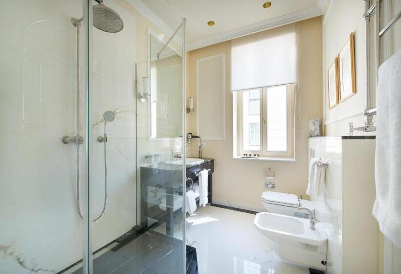 سوییت جونیور لوکس, Wilson Palace