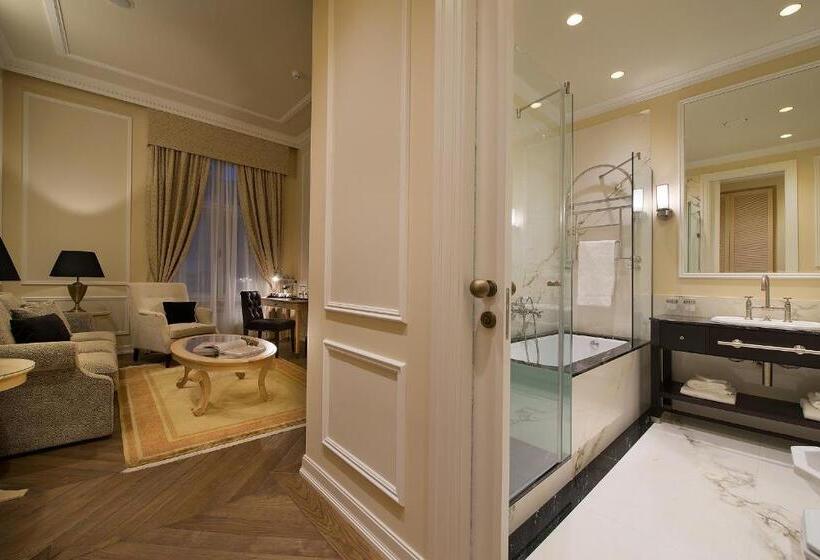 سوییت جونیور لوکس, Wilson Palace