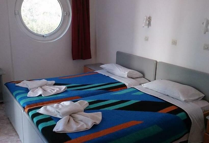 コンフォートワンルーム, Manine Apartments