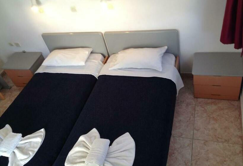 テラス付きスタンダードワンルーム, Manine Apartments