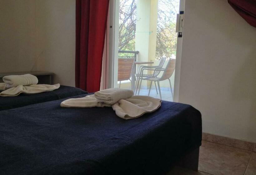 テラス付きスタンダードワンルーム, Manine Apartments