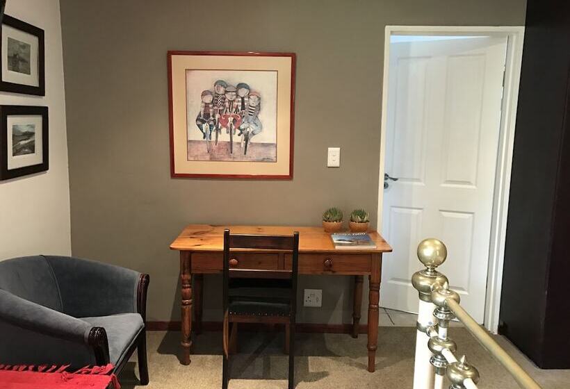 غرفة ديلوكس, The Crown Guest House