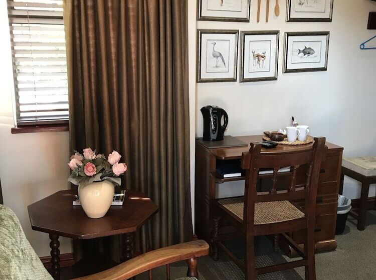 غرفة ديلوكس, The Crown Guest House