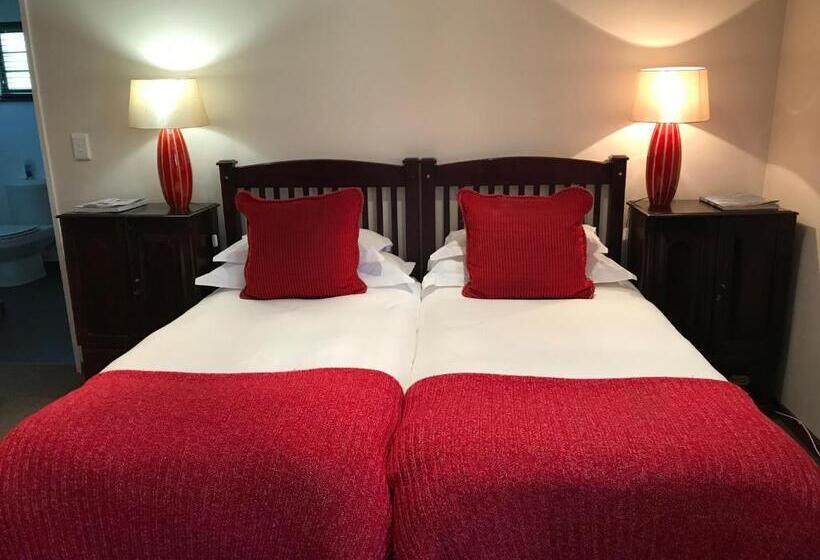 Номер Стандарт Вид на Сад, The Crown Guest House