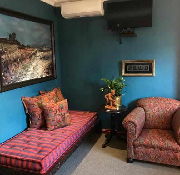 غرفة قياسية مطلّة علي الحديقة, The Crown Guest House