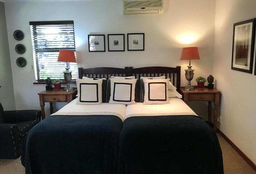 غرفة قياسية مطلّة علي الحديقة, The Crown Guest House