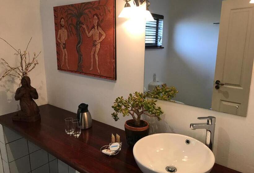 غرفة قياسية مطلّة علي الحديقة, The Crown Guest House