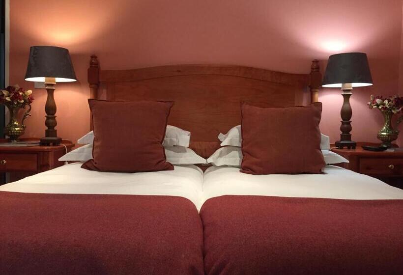 Номер Стандарт Вид на Сад, The Crown Guest House