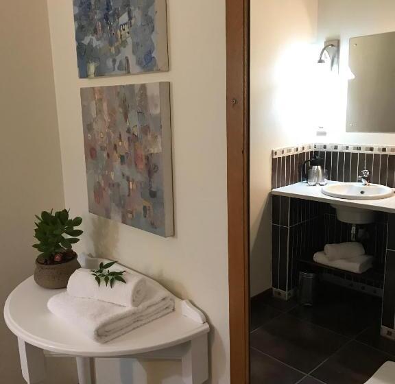 스탠다드 룸 가든 전망, The Crown Guest House