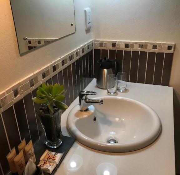 غرفة قياسية مطلّة علي الحديقة, The Crown Guest House