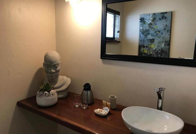 스탠다드 룸 가든 전망, The Crown Guest House