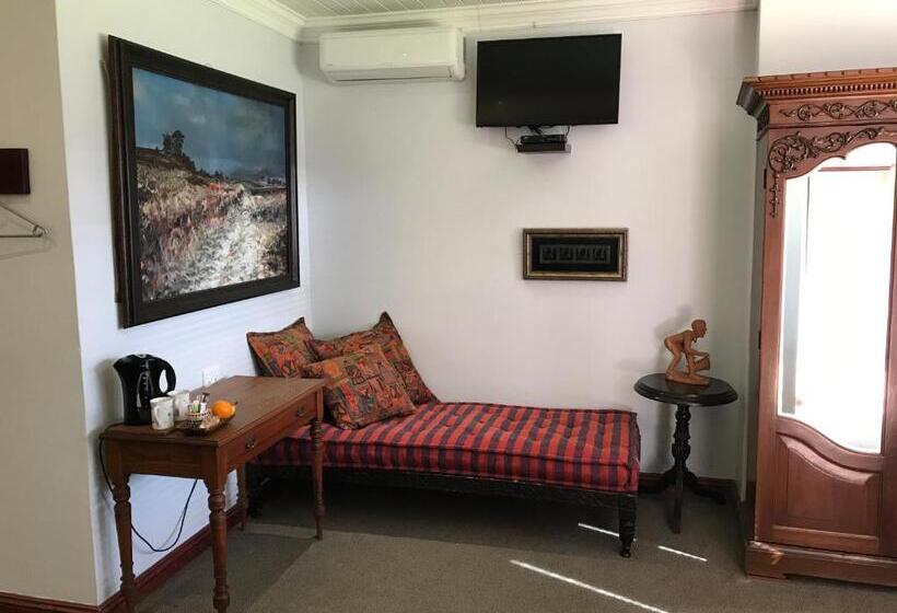 غرفة قياسية مطلّة علي الحديقة, The Crown Guest House