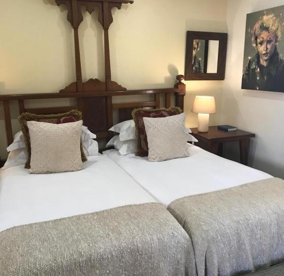 Номер Стандарт Вид на Сад, The Crown Guest House