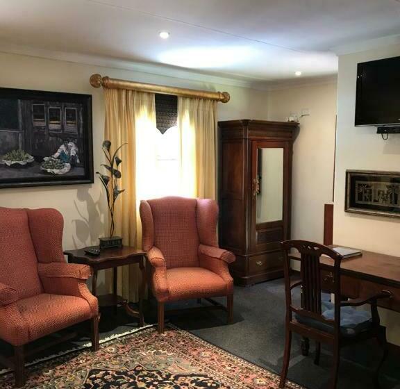 Номер Deluxe, The Crown Guest House
