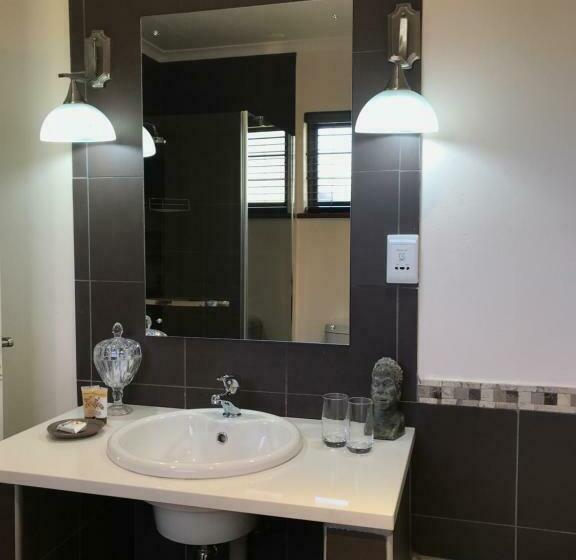 غرفة ديلوكس, The Crown Guest House