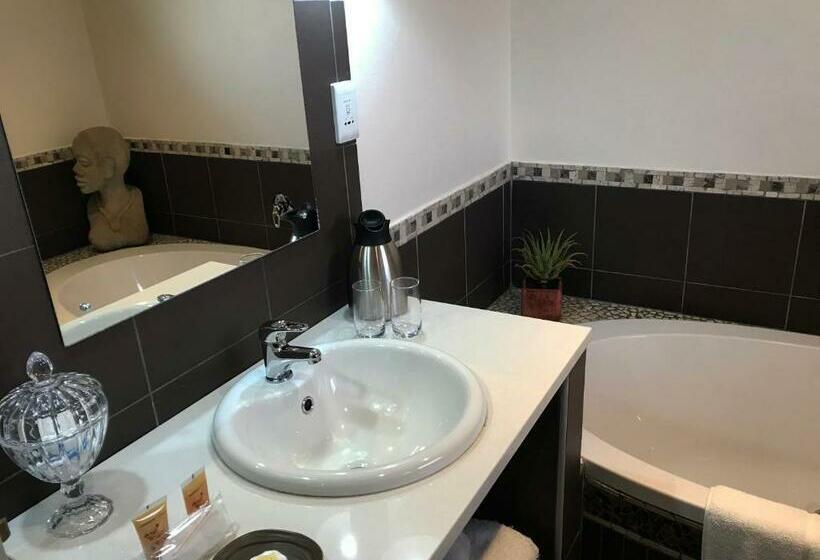 غرفة ديلوكس, The Crown Guest House