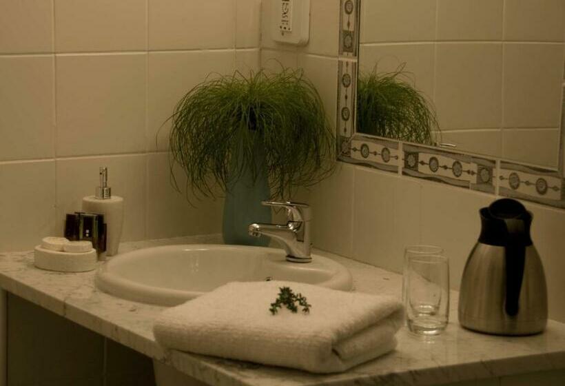 غرفة ديلوكس, The Crown Guest House