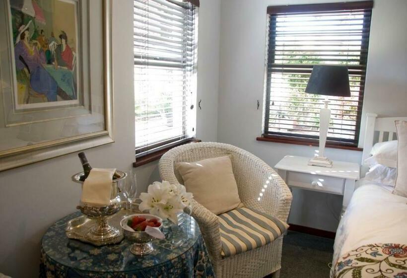 غرفة ديلوكس, The Crown Guest House