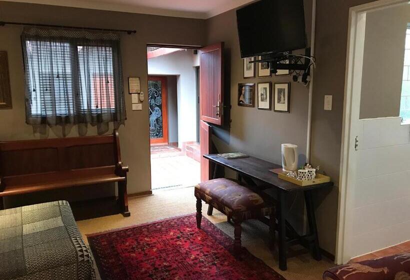 غرفة قياسية مطلّة علي الحديقة, The Crown Guest House