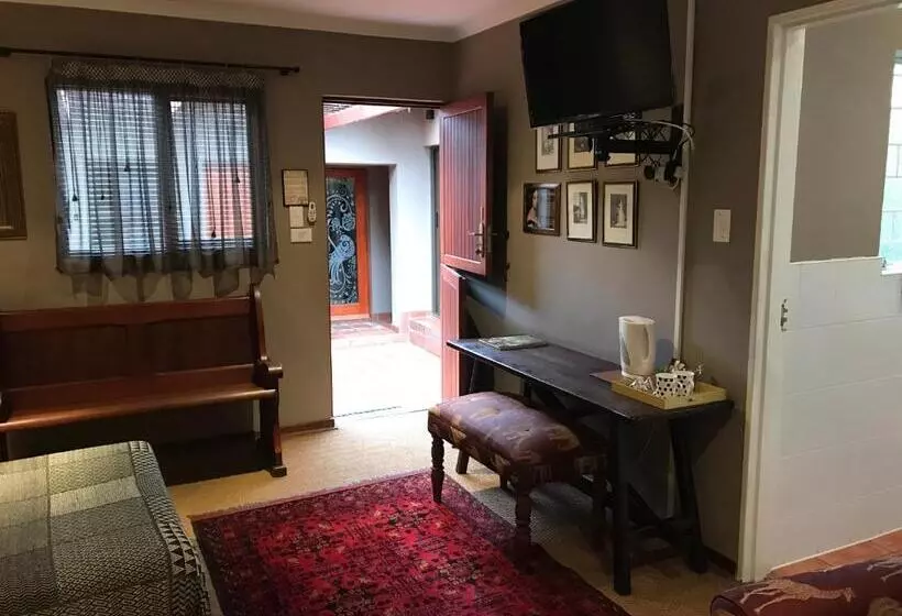 ガーデンビュースタンダードルーム, The Crown Guest House