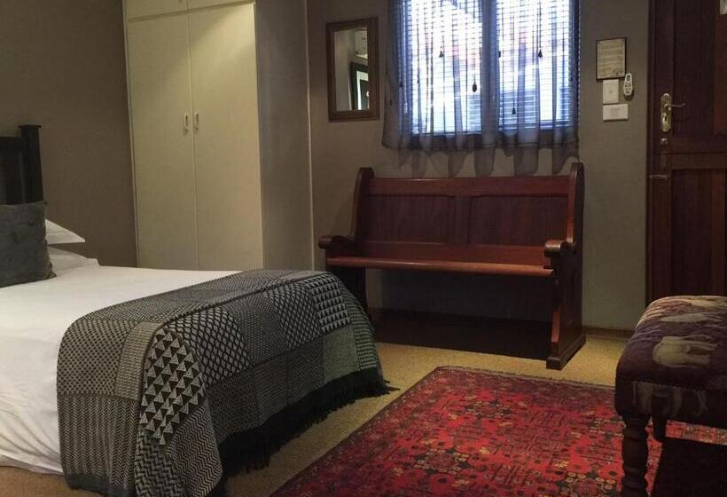 Номер Стандарт Вид на Сад, The Crown Guest House