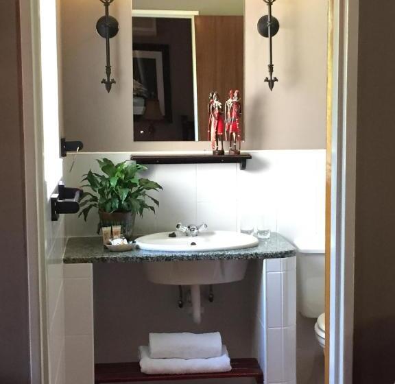 غرفة قياسية مطلّة علي الحديقة, The Crown Guest House