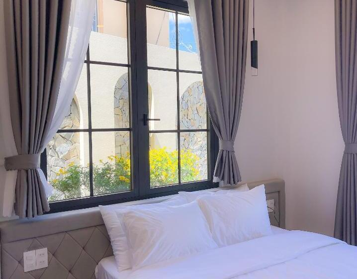 اتاق لوکس چهار تخته, Camellia Villa