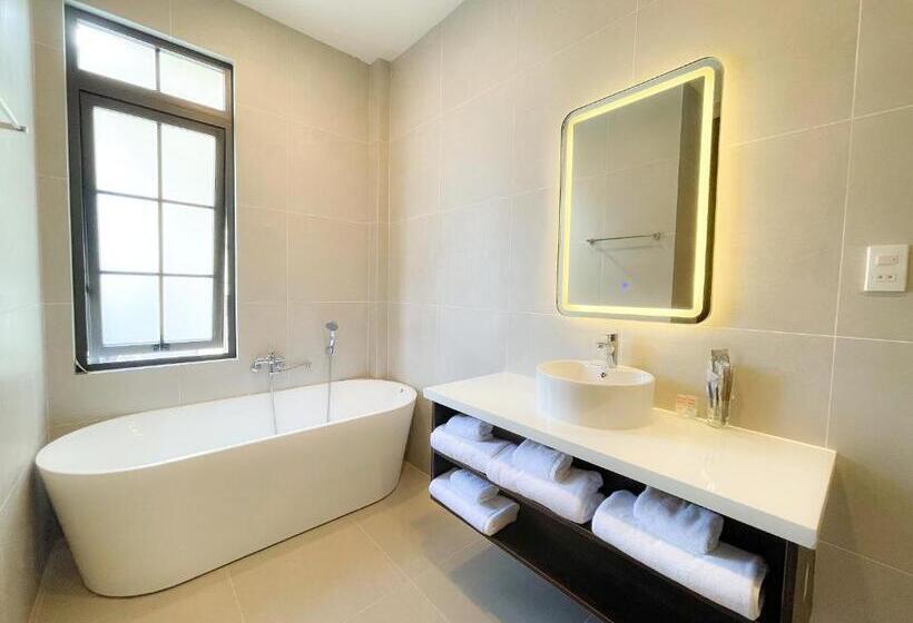 اتاق لوکس چهار تخته, Camellia Villa